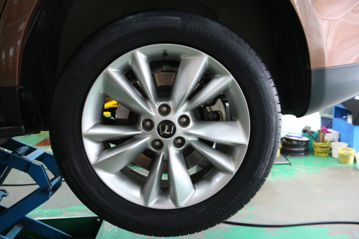 Luxgen U7 換胎分享:Continental CSC5 SUV 235/55/18