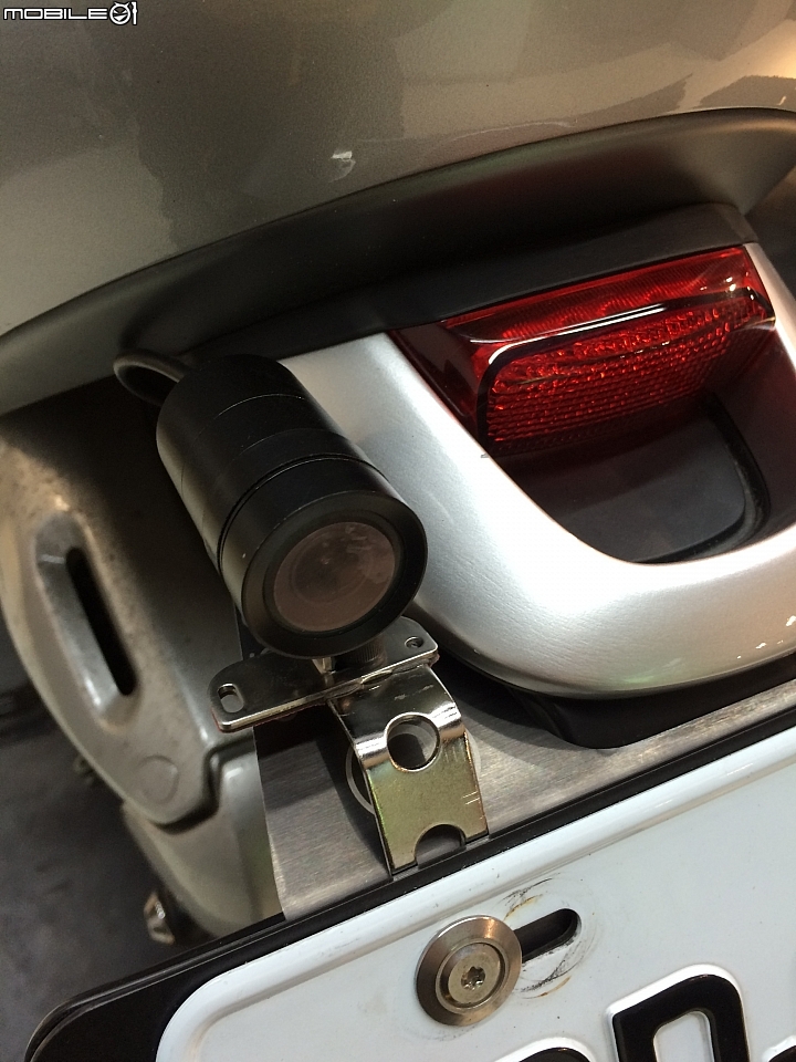 電車也要雙鏡頭 大黃蜂行車紀錄器on Gogoro