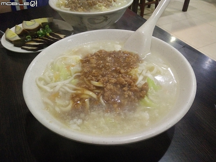 台北秘境小吃【龍記搶鍋麵】+萬華後火車站【萬華仙草冰】
