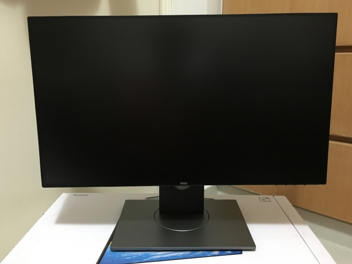 簡單開箱 Dell U2417H