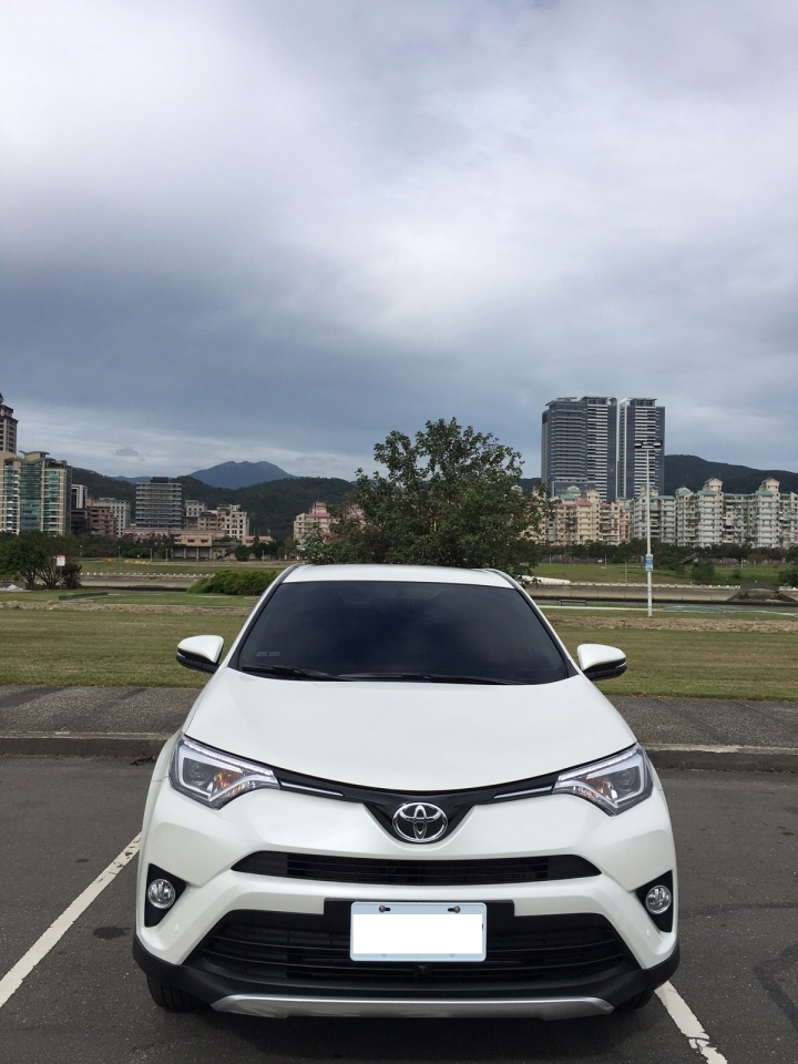 2016 All New RAV4 2.0 珍珠白開箱