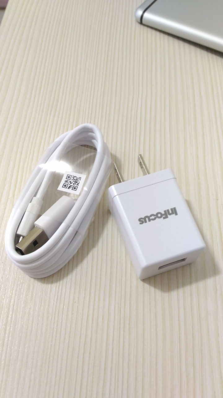 INFOCUS M808 買一送一活動心得分享