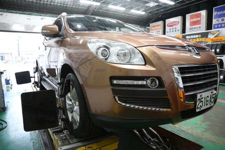 Luxgen U7 換胎分享:Continental CSC5 SUV 235/55/18