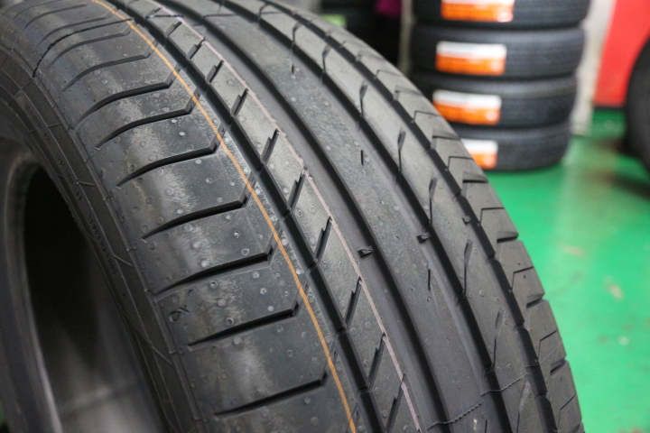 Luxgen U7 換胎分享:Continental CSC5 SUV 235/55/18