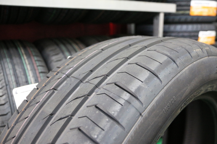 Luxgen U7 換胎分享:Continental CSC5 SUV 235/55/18
