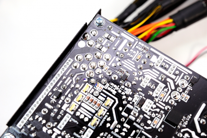 穩壓性能再提升,Antec Neo ECO II 550W 電源供應器測試