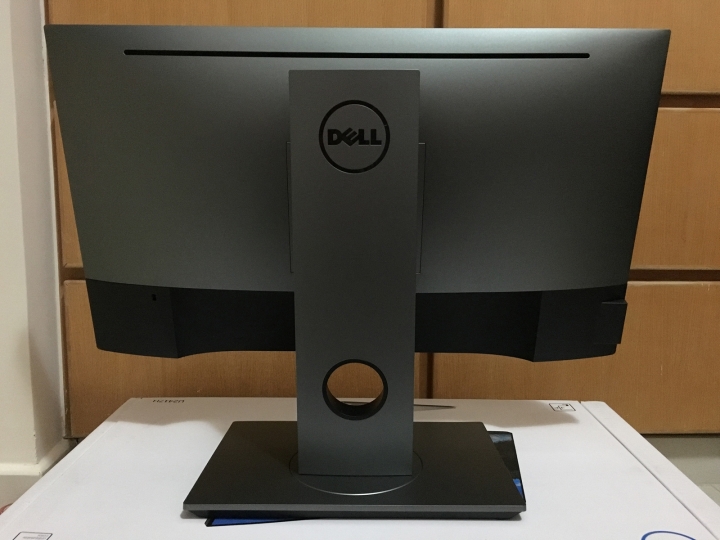 簡單開箱 Dell U2417H