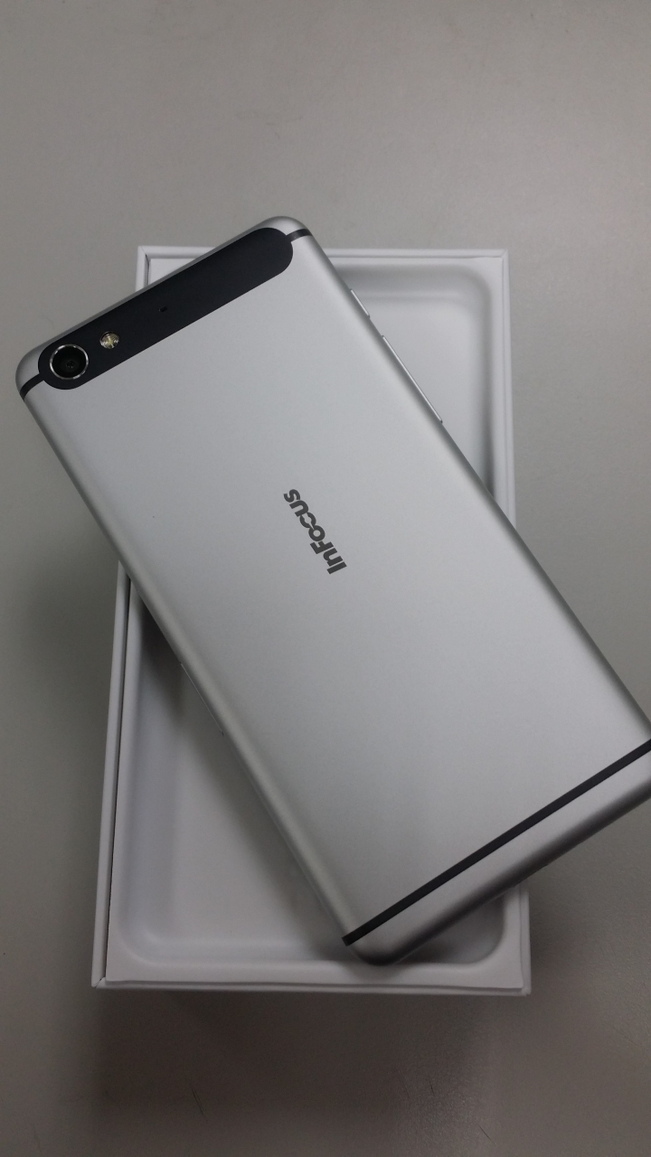 In Focus M808 生日開箱(買一送一專案)