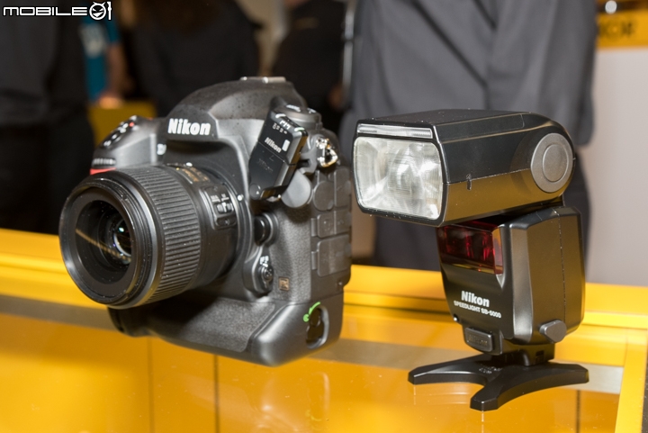 [CES 2016] Nikon, Canon, Sony 展場相機新品速報