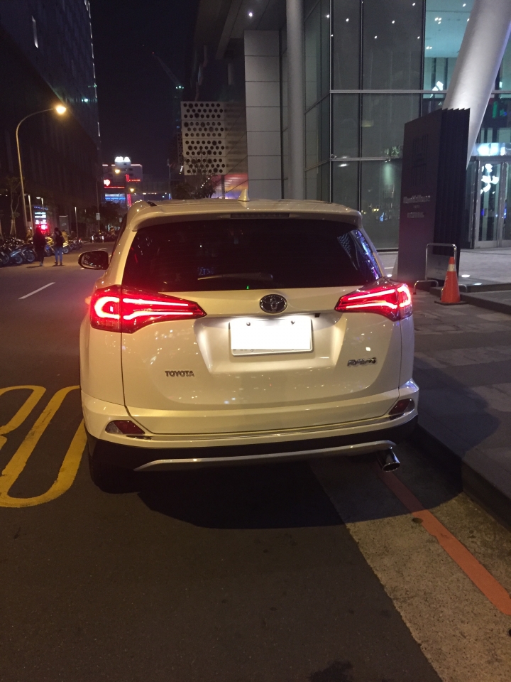2016 All New RAV4 2.0 珍珠白開箱