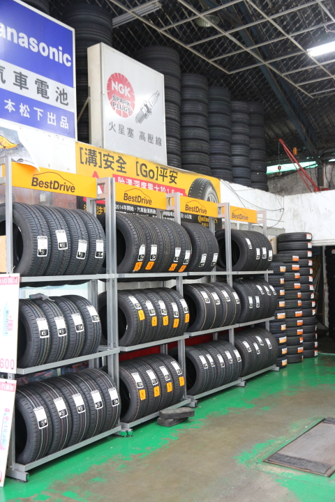 Luxgen U7 換胎分享:Continental CSC5 SUV 235/55/18