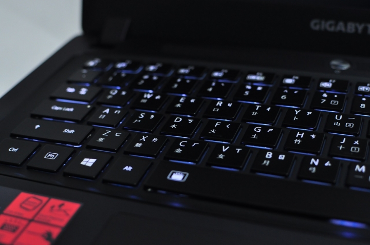 GIGABYTE P34W V5 六代新機開箱分享