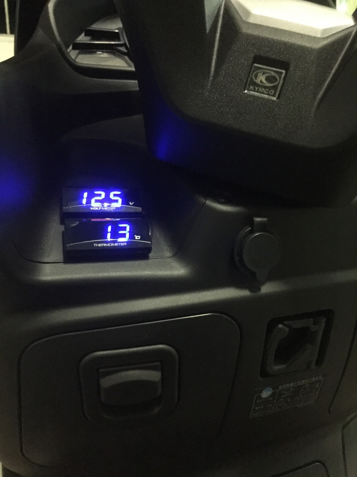 KYMCO G-DINK 300ABS寒流加下雨的微開箱(圖多文少)
