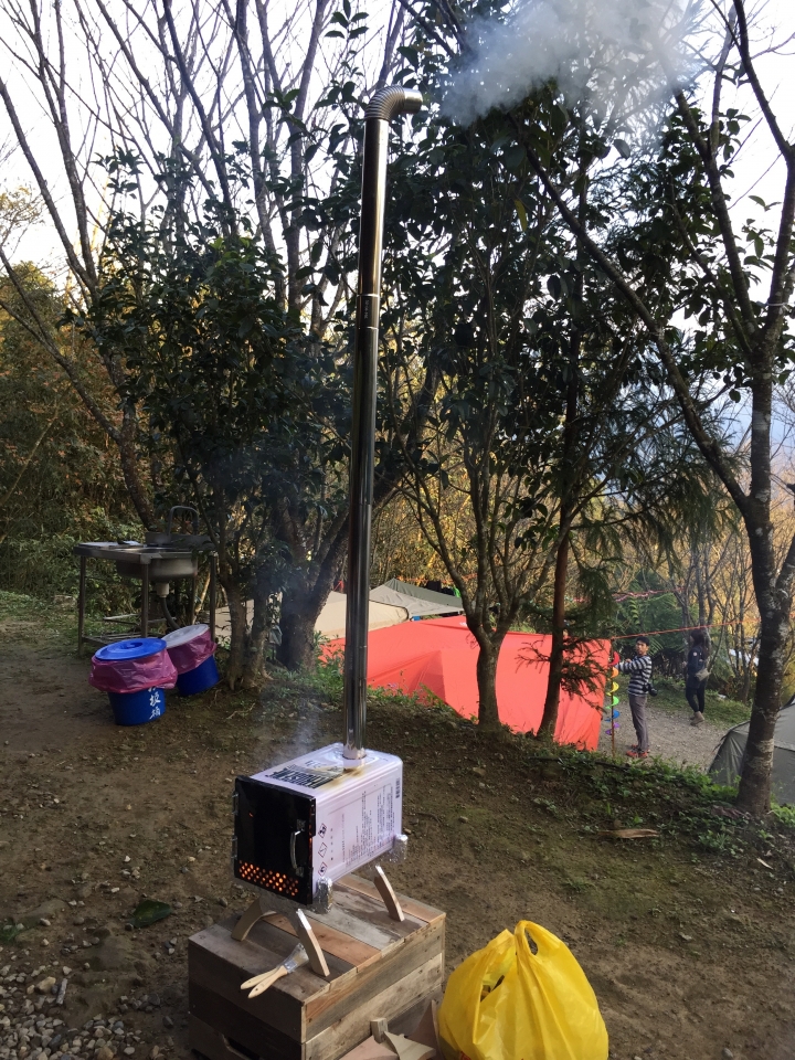 跨年後的露營....自製煙囪爐試燒..