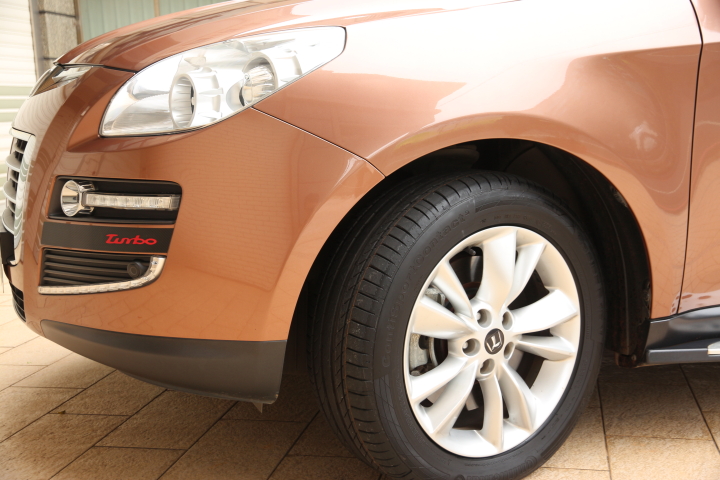Luxgen U7 換胎分享:Continental CSC5 SUV 235/55/18