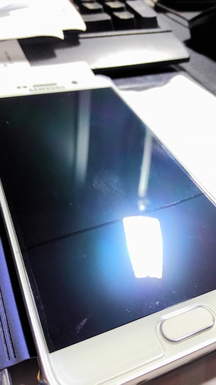 使用才兩個月的 Note 5 ,怎麼就裂了