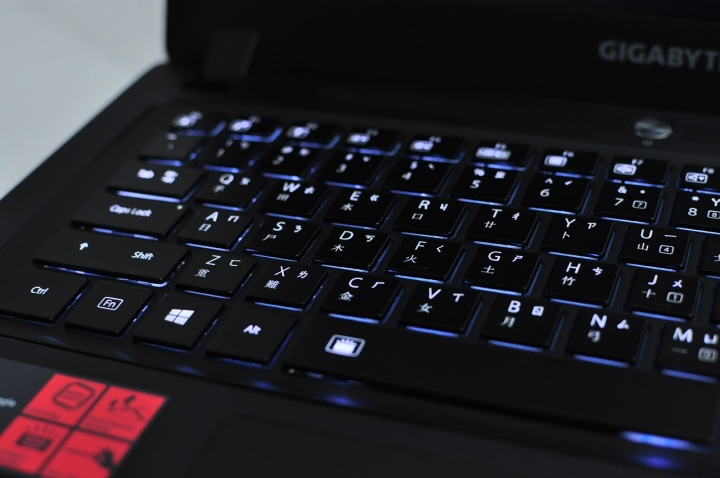 GIGABYTE P34W V5 六代新機開箱分享