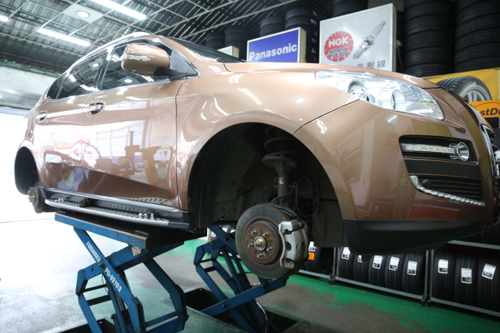 Luxgen U7 換胎分享:Continental CSC5 SUV 235/55/18