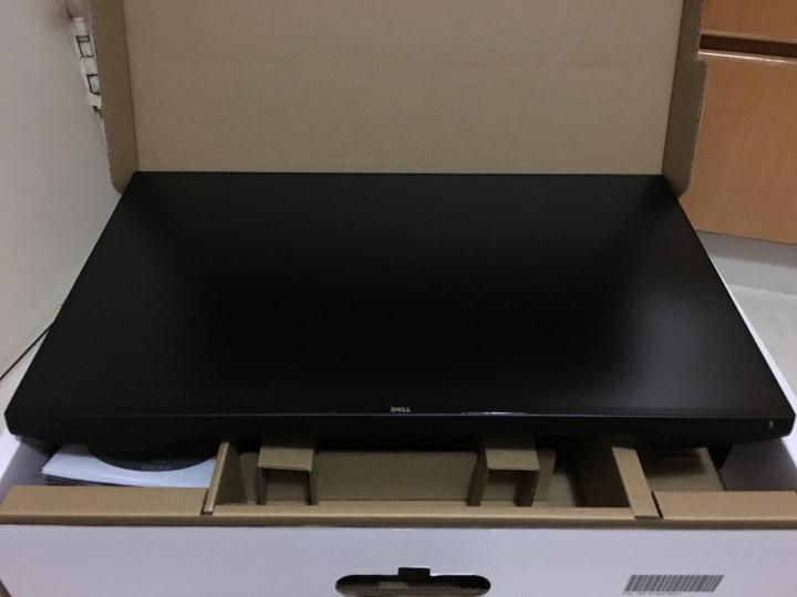 簡單開箱 Dell U2417H