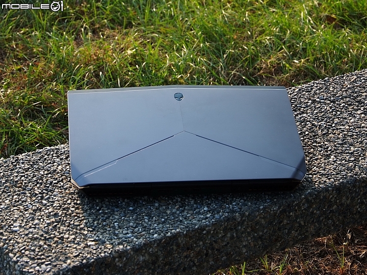 用料質感皆屬頂級之電競筆電 - Dell Alienware 17入手解析