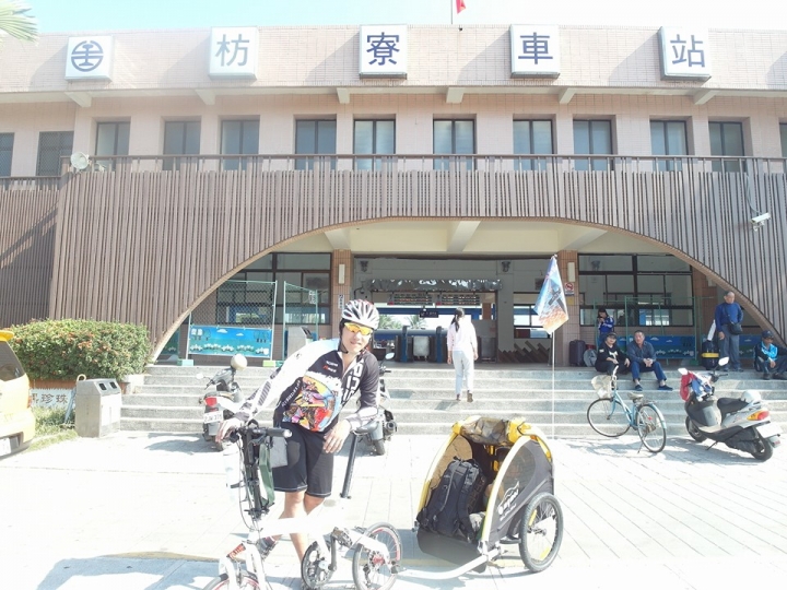 一對父子環島中 Birdy X BURLEY Bee 親子拖車 18天單車環島遊記