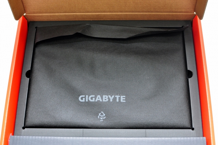 GIGABYTE P34W V5 六代新機開箱分享