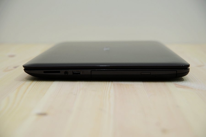 ASUS X556U i5、FHD+GT940M+TYPE C