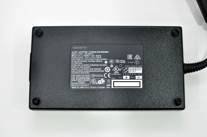 GIGABYTE P37X V5 六代新機開箱分享