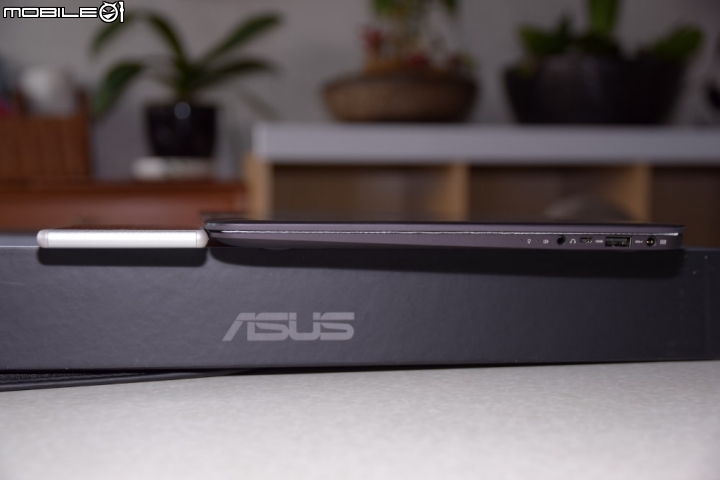 ASUS ZENBOOK 新款UX305CA筆電輕薄入手