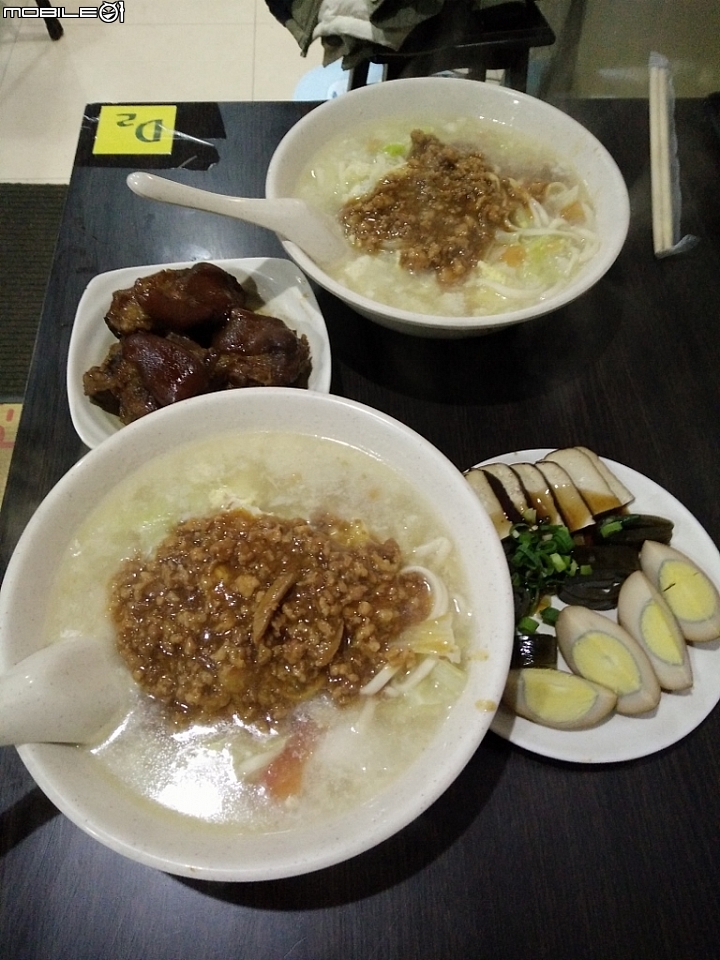 台北秘境小吃【龍記搶鍋麵】+萬華後火車站【萬華仙草冰】