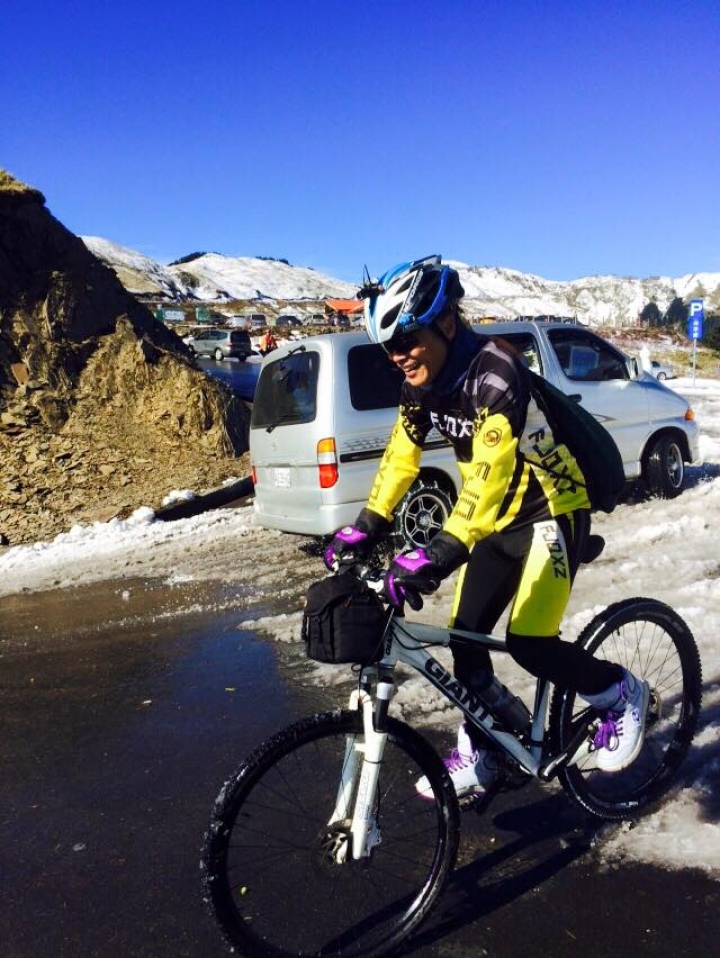 退休老伙仔族登山車武嶺賞雪記