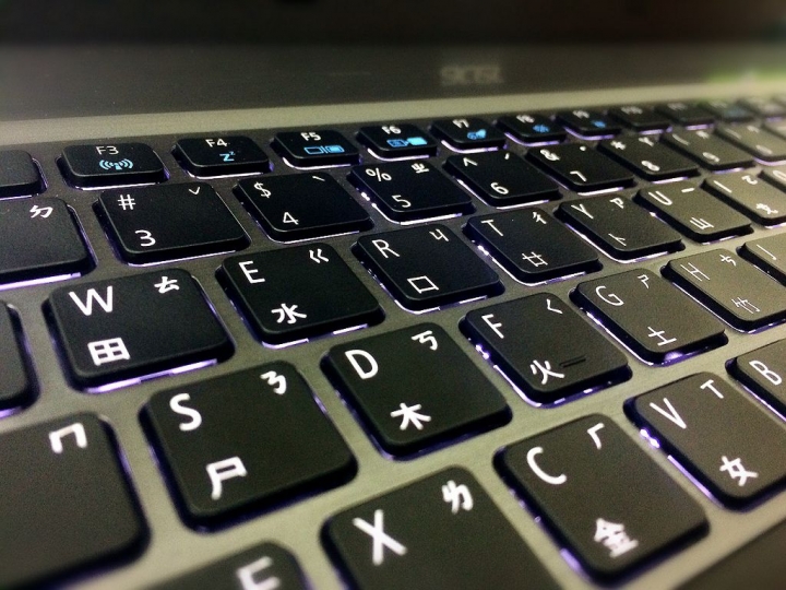 頗划算背光筆電ACER V5-591