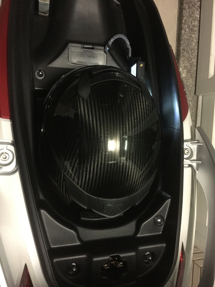 KYMCO G-DINK 300ABS寒流加下雨的微開箱(圖多文少)
