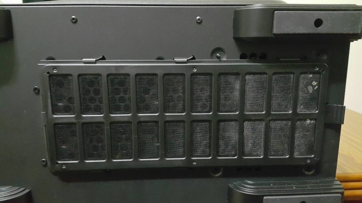 請教高手 CM 690III 機殼的防塵與散熱風扇配置