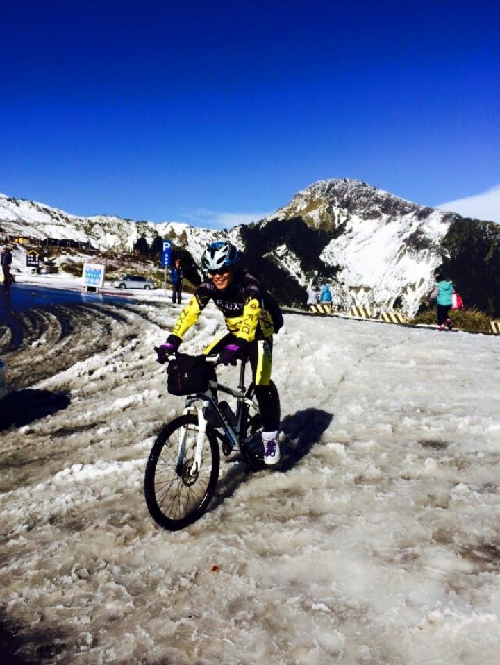 退休老伙仔族登山車武嶺賞雪記
