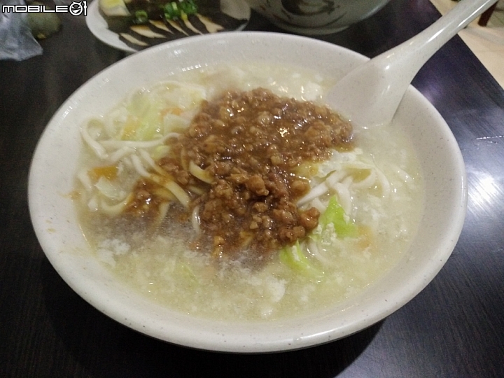 台北秘境小吃【龍記搶鍋麵】+萬華後火車站【萬華仙草冰】