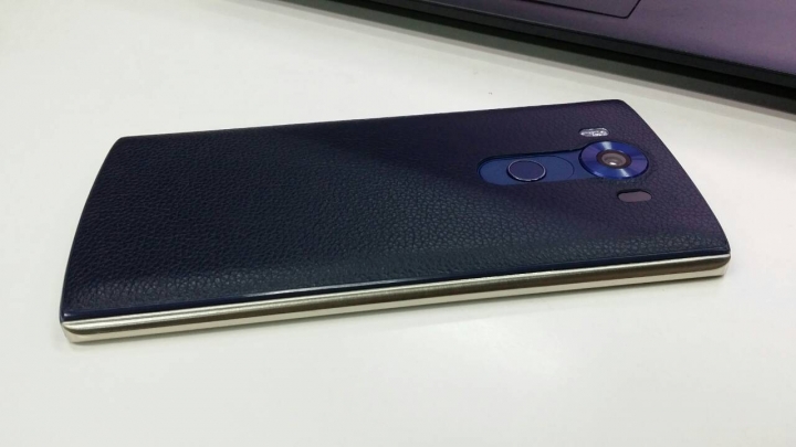 LG V10無線充電 (商家所號稱的真皮湛藍) 背蓋分享 不專業多圖P開箱
