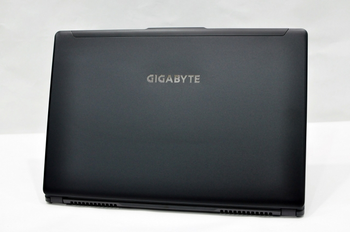 GIGABYTE 六代P34W P35W P37X V5 外觀與差異總整理