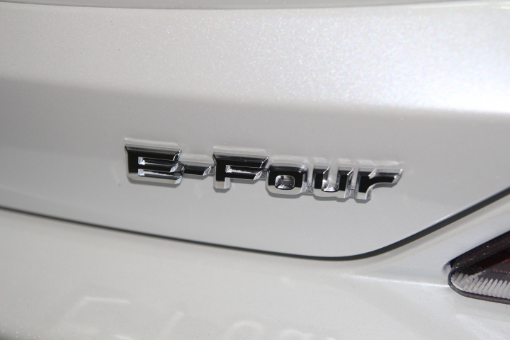 終於看到我訂的車RAV4旗艦4WD油電款(1/14更新)