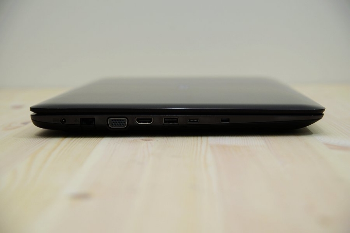 ASUS X556U i5、FHD+GT940M+TYPE C