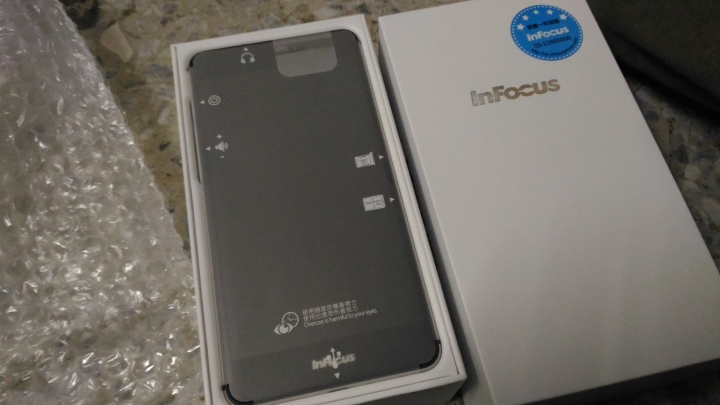 InFocus M808 【就想你.想揪你 買一送一】開箱文