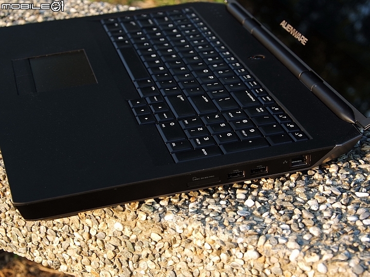 用料質感皆屬頂級之電競筆電 - Dell Alienware 17入手解析