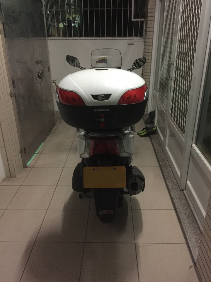 KYMCO G-DINK 300ABS寒流加下雨的微開箱(圖多文少)
