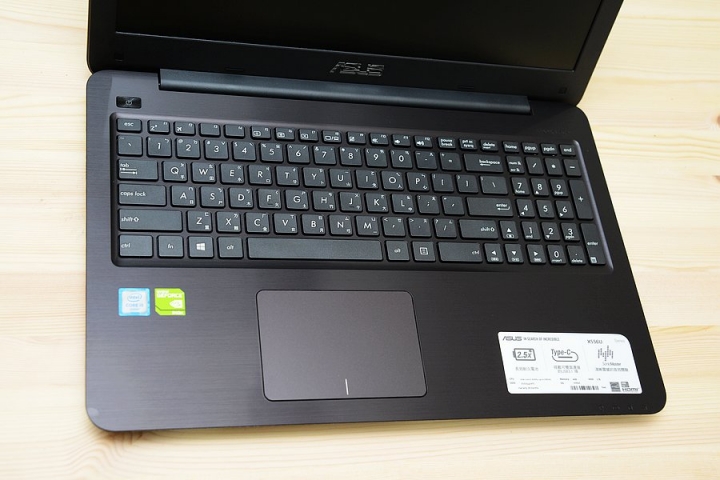 ASUS X556U i5、FHD+GT940M+TYPE C