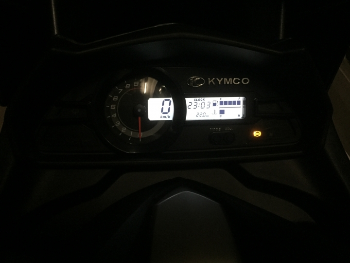 KYMCO G-DINK 300ABS寒流加下雨的微開箱(圖多文少)