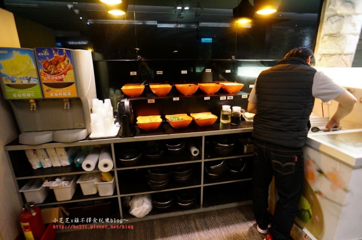 【台北美食】三重火鍋 石頭火鍋找竹間精緻鍋物 三重天台旁 明治冰淇淋吃到飽~