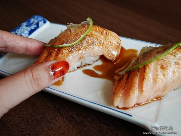 【台南食記】永康區 金田食堂 ● 極品炙燒鮭魚腹壽司 ● 心心念念的濃郁新鮮味 (201601更新) ❤❤
