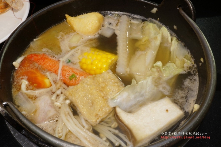 【台北美食】三重火鍋 石頭火鍋找竹間精緻鍋物 三重天台旁 明治冰淇淋吃到飽~