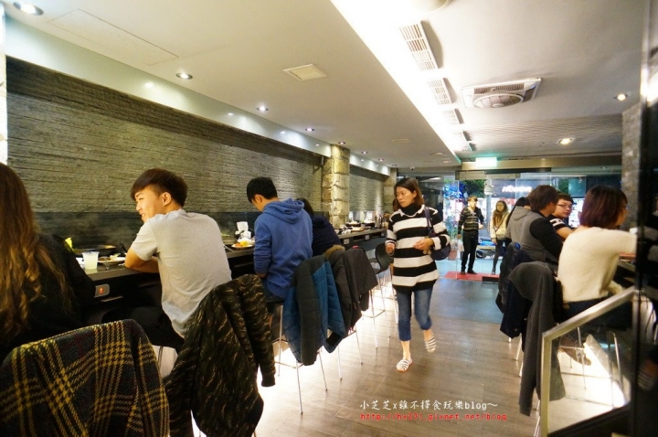 【台北美食】三重火鍋 石頭火鍋找竹間精緻鍋物 三重天台旁 明治冰淇淋吃到飽~