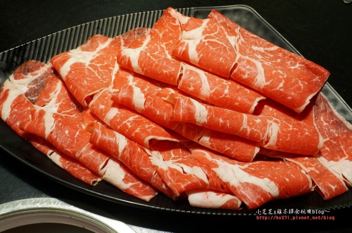 【台北美食】三重火鍋 石頭火鍋找竹間精緻鍋物 三重天台旁 明治冰淇淋吃到飽~